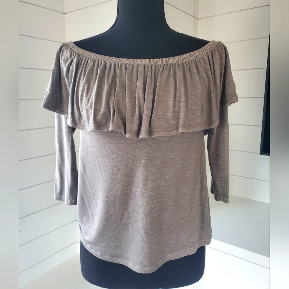American Eagle off the shoulder super soft shirt